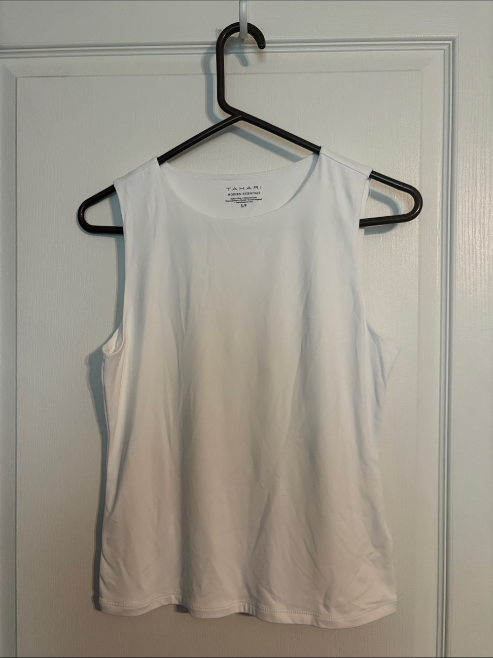 Tahari White Sleeveless Knit Tank